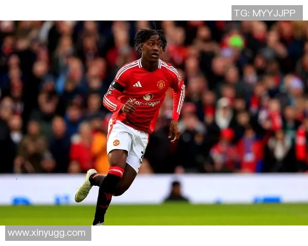 曼联足球明星写真展现红魔传奇球员风采与激情瞬间